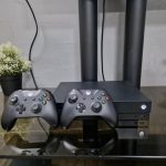 Игровая приставка Xbox One X 1TB + 2 геймпада